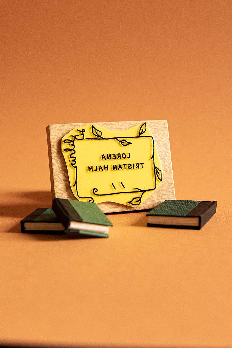 Sello ex-libris con forma rectangular con hojas