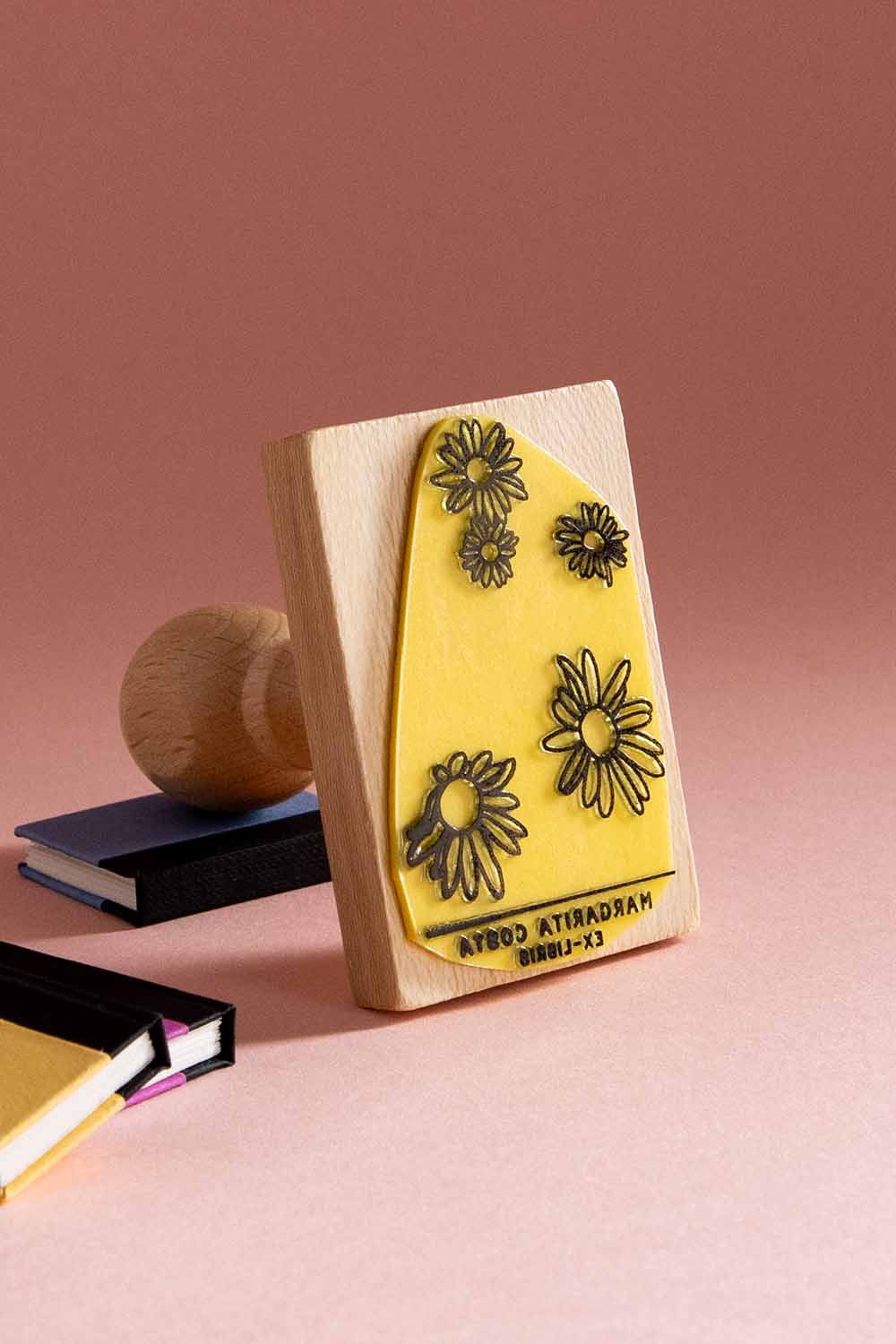 Sello exlibris grabado con flores margaritas