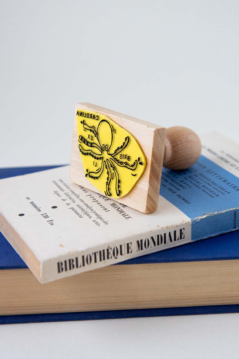 Sello exlibris grabado con un pulpo