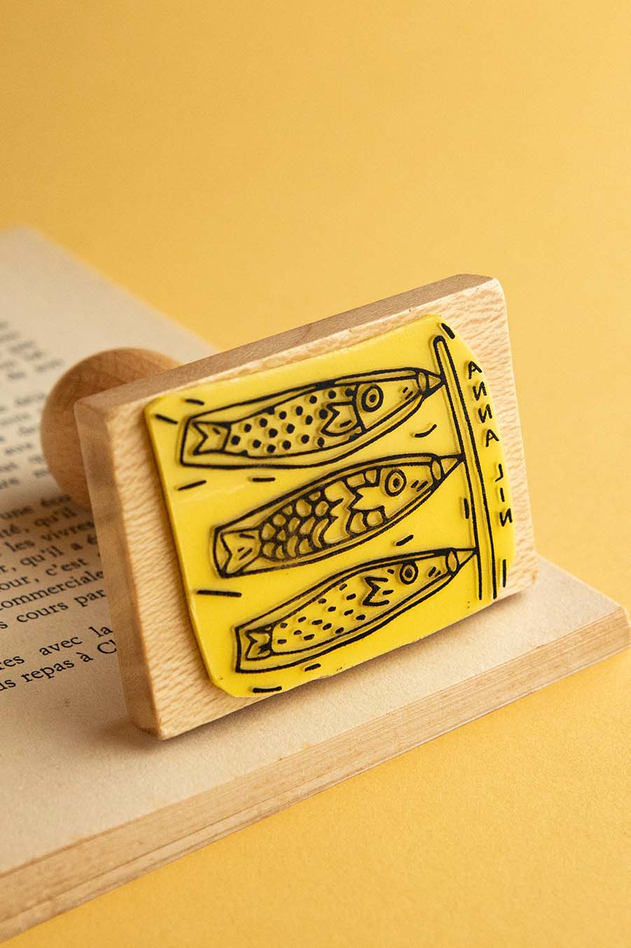 Sello ex-libris con tres carpas